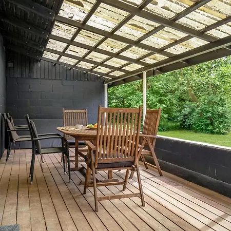 Three-bedroom In Idestrup *