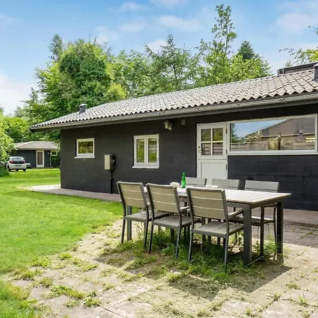 Σπίτι διακοπών Three-bedroom In Idestrup
