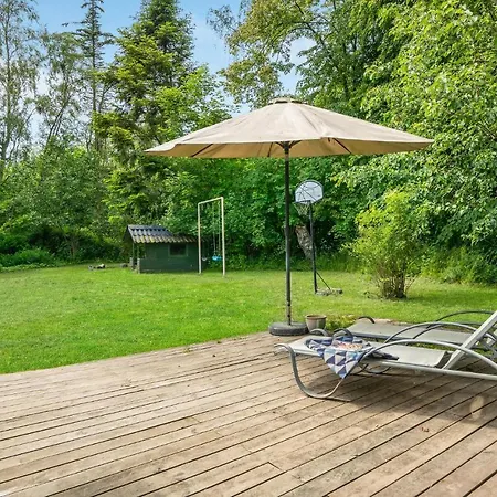 Three-bedroom In Idestrup * Bøtø By