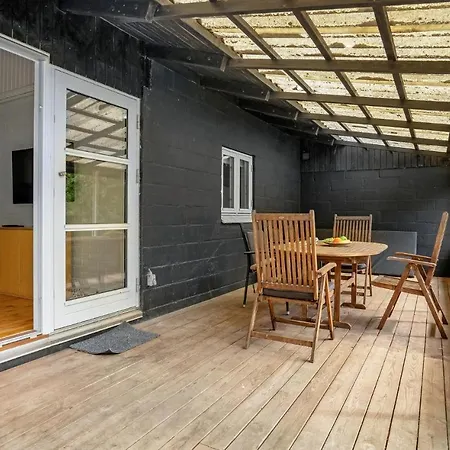 Casa de Férias Three-bedroom In Idestrup