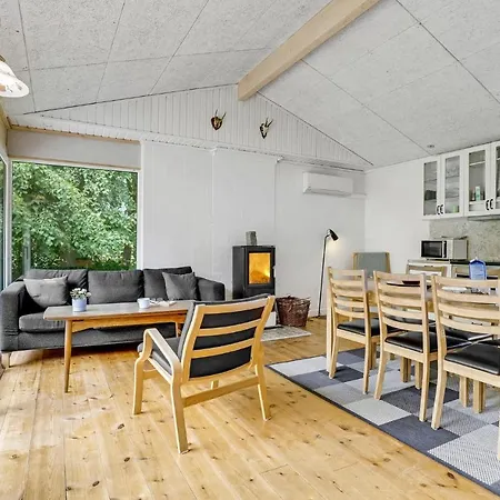 Three-bedroom In Idestrup Bøtø By