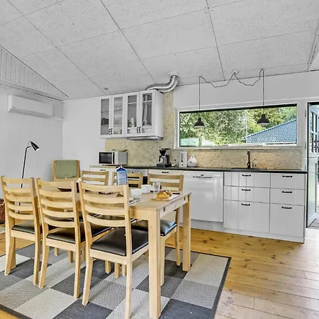 Three-bedroom In Idestrup